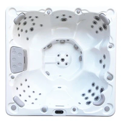 બેકયાર્ડ હોટ ટબ